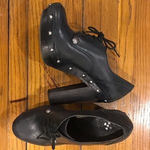 Vince Camuto “canasta” oxfords